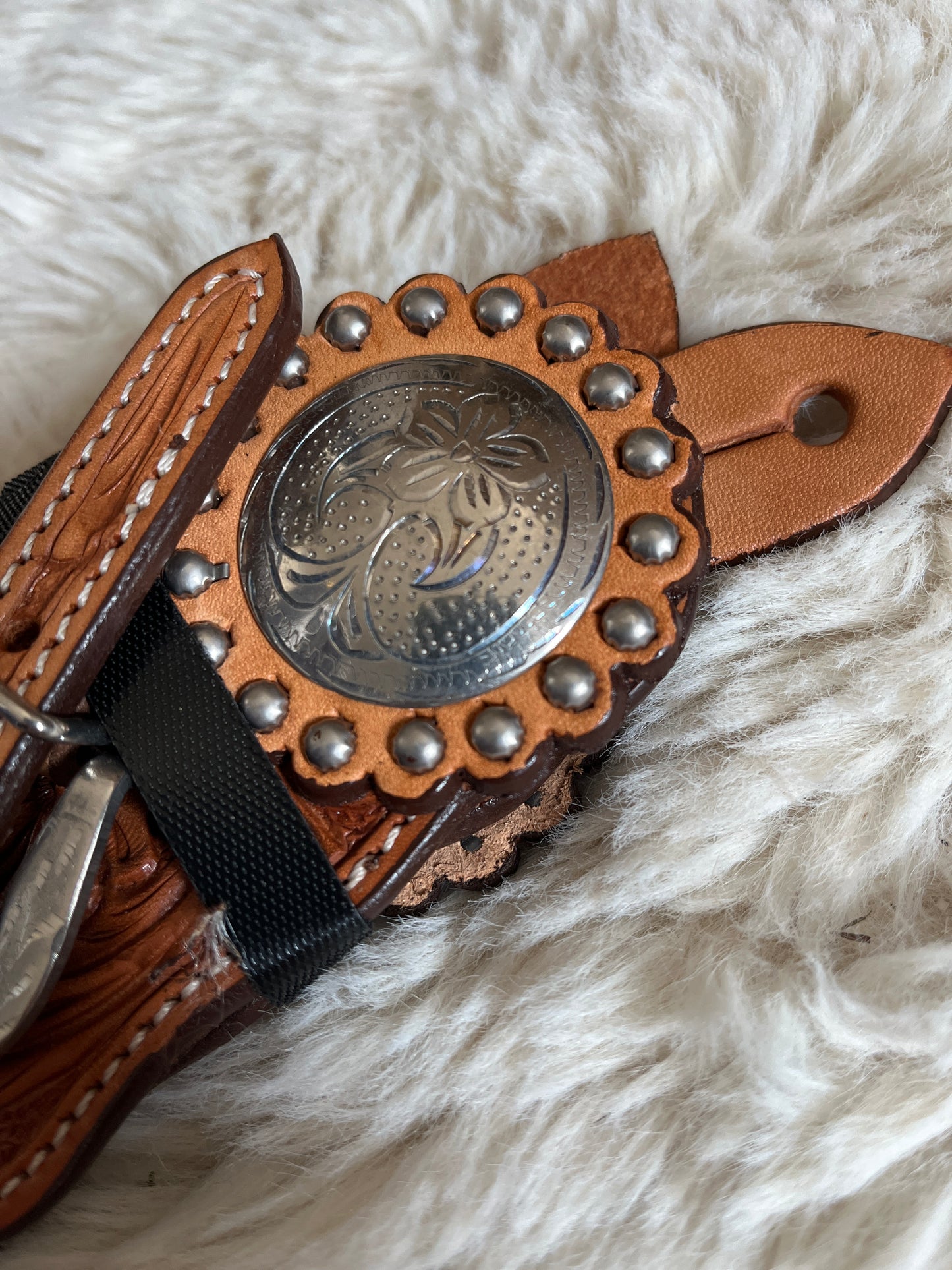 Lanières d'éperons tooling florale et conchos