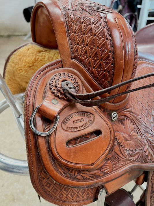 Pedro Pedrini Cutting Saddle – Artisanal Manufacturing | 16" seat