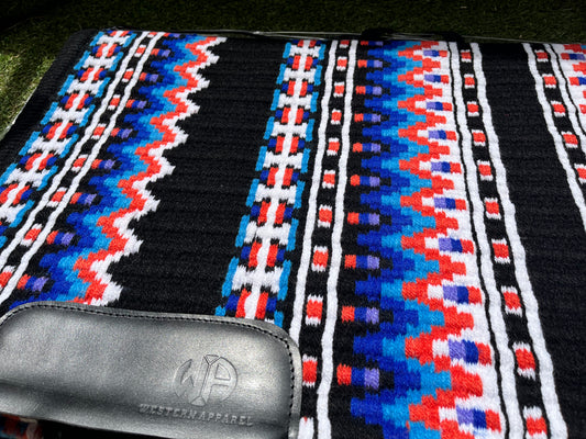 Tapis de show western premium en laine mérinos bleu, orange, noir et blanc pour selle western zoom