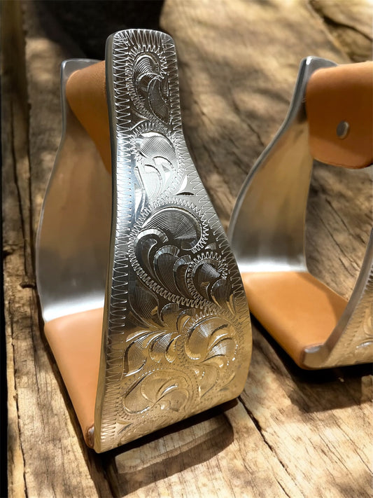 Etriers en alu gravés western