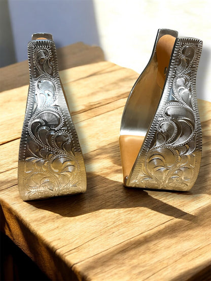 Etriers en alu gravés western