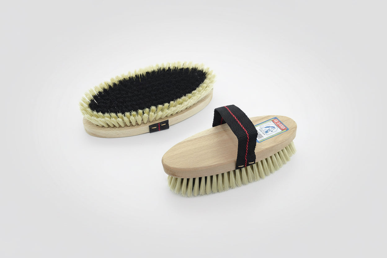 Brosse douce en bois Umbria Equitazione – Soin et confort du cheval