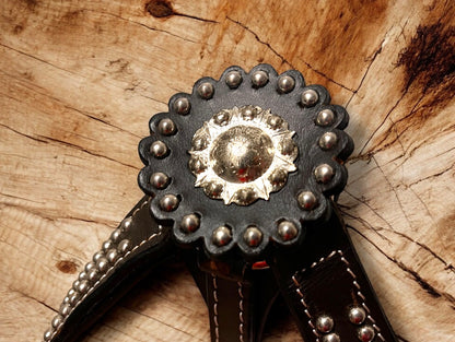 Collier de Chasse Western en Cuir Noir– Conchos Argentés – Harnachement Cheval de Qualité