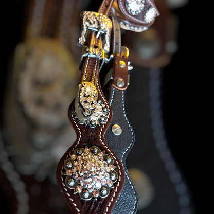 zoom sur les conchos de la bride de show antique peach 