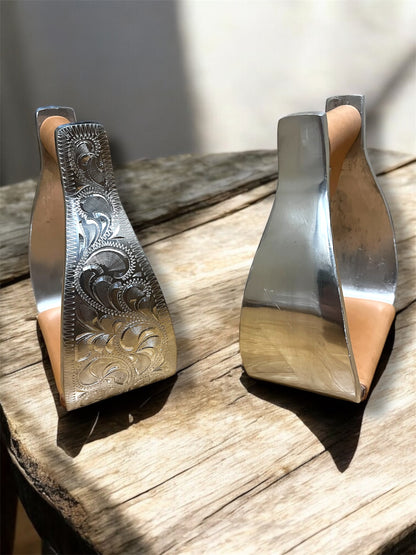 Etriers en alu gravés western