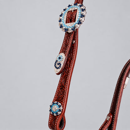 Bridon western de show double oreille en cuir bicolore avec floral tooling et conchos, zoom conchos 