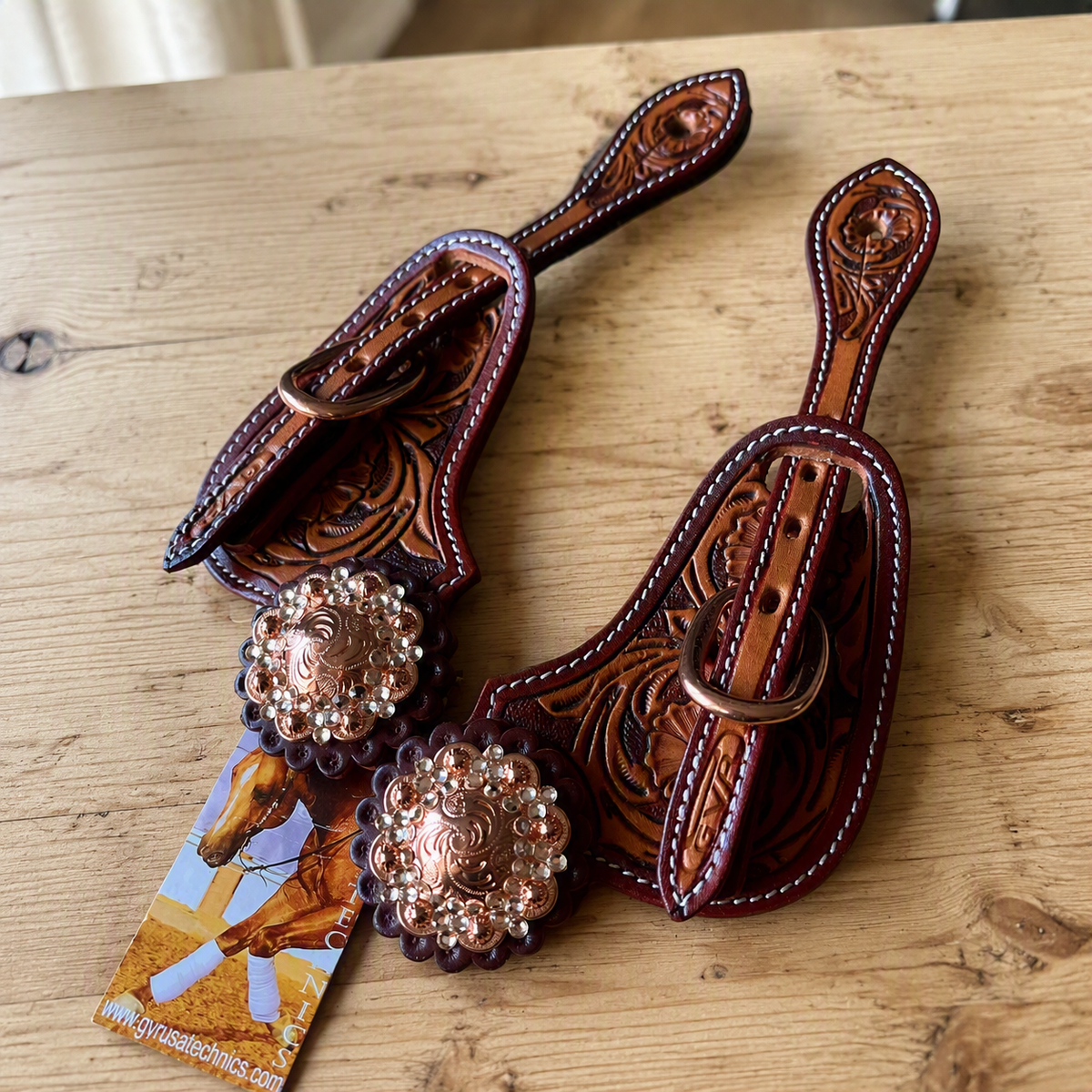 Lanières d'Éperons Western en Cuir – Flower Tooling & Conchos Rose Gold Peach