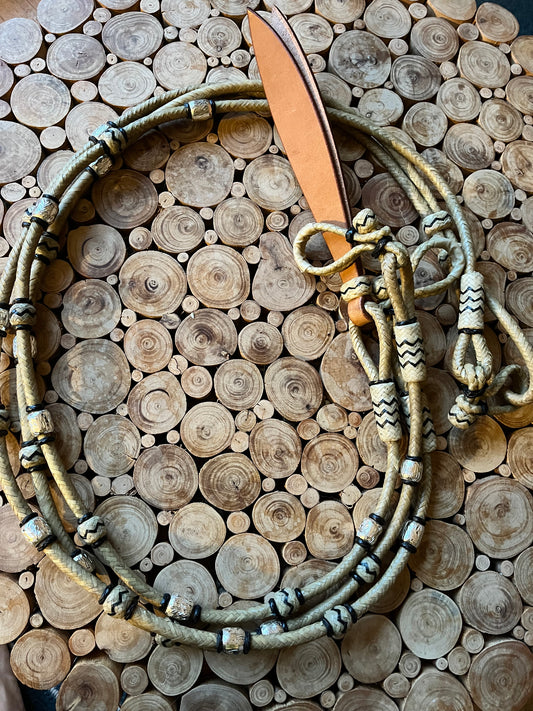 Romals de show en cuir tressé et perles argentées