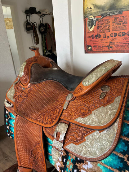Selle western Billy Cook Show complète vue profil pour cheval western