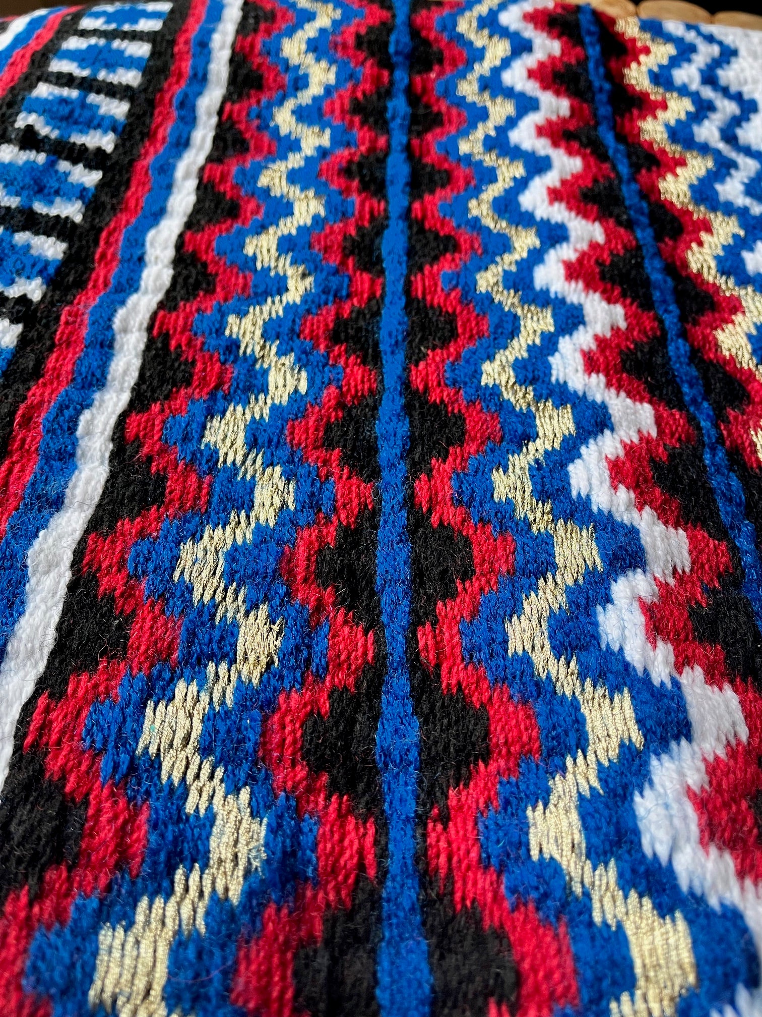 Show Pad western premium blanc, rouge et bleu, performance et présentation raffinée pour concours