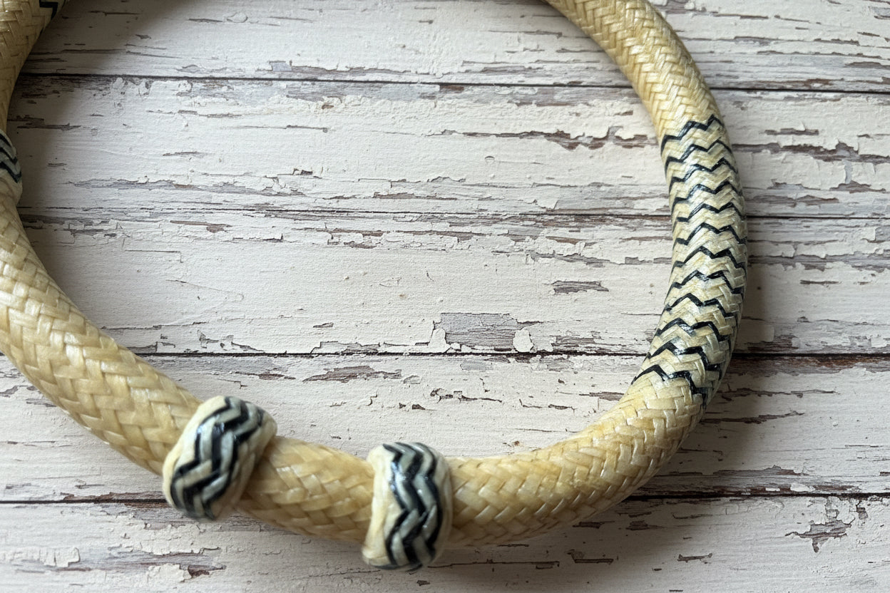 Bosal en rawhide finement tressé pour cheval, équipement western de qualité