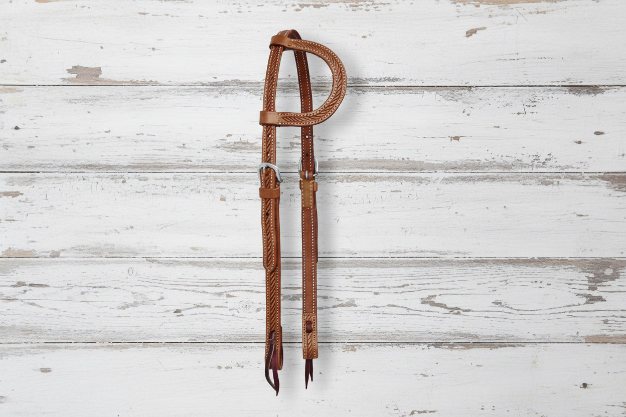 Bride western en cuir couleur chestnut, motif Wave, passant par une oreille
