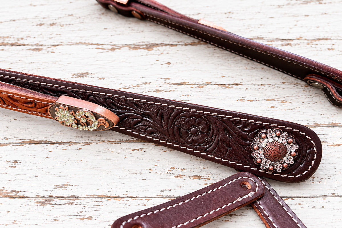 Bridon western double oreille en cuir avec floral tooling et conchos Copper White, zoom bas de la bride