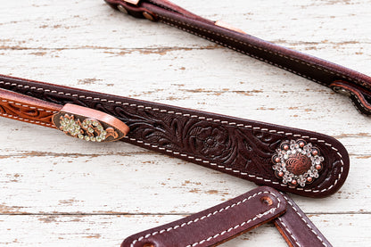 Bridon western double oreille en cuir avec floral tooling et conchos Copper White, zoom bas de la bride