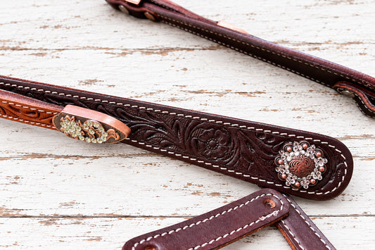 Bridon western double oreille en cuir avec floral tooling et conchos Copper White, zoom bas de la bride