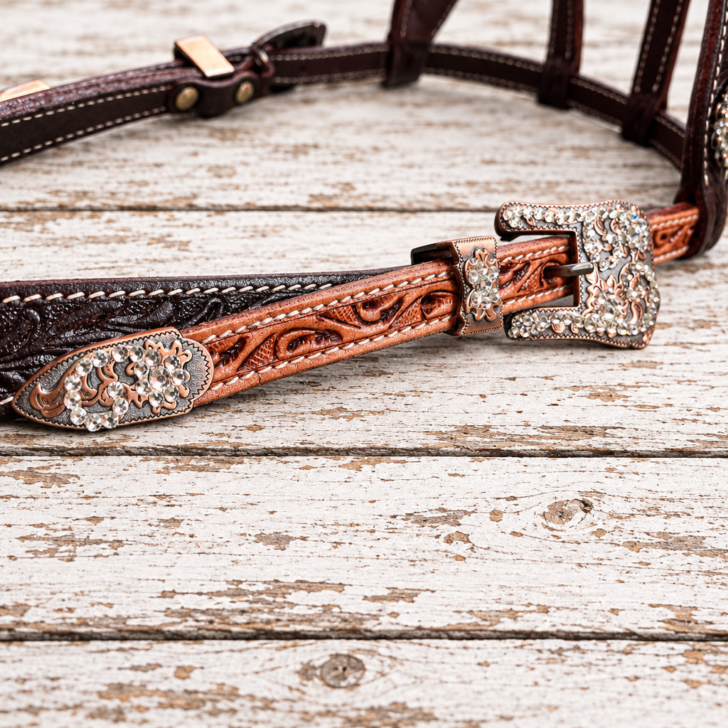 Bridon western double oreille en cuir avec floral tooling et conchos Copper White, zoom sur les boucles 