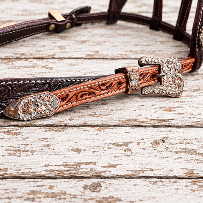 Bridon western double oreille en cuir avec floral tooling et conchos Copper White, zoom sur les boucles 