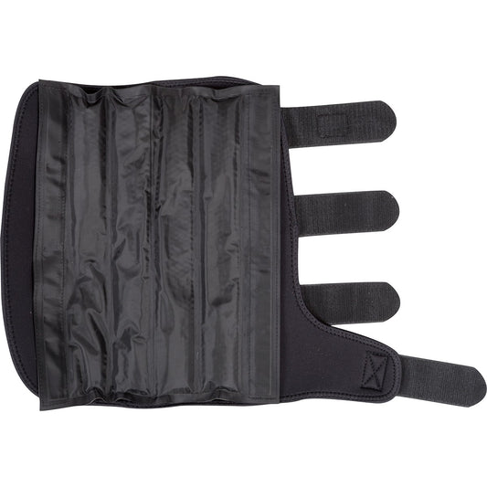 Détail des guêtres Classic Equine dotées de poches pour packs de gel rafraîchissant, adaptées à la récupération et au bien-être des tendons du cheval.