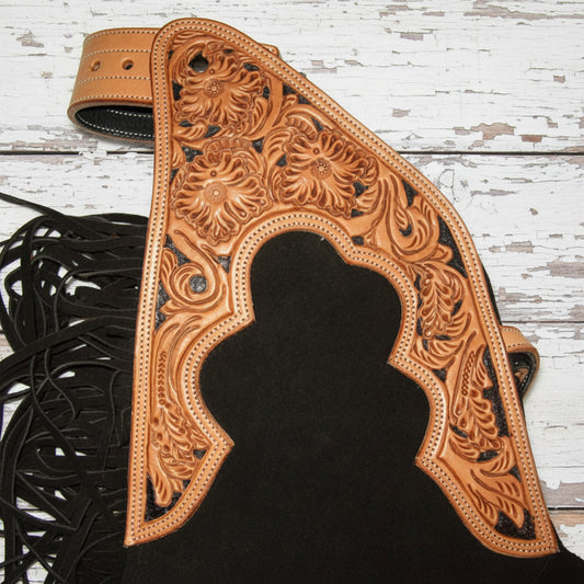 Chaps western noirs en cuir suédé avec tooling floral noir pour équitation western
