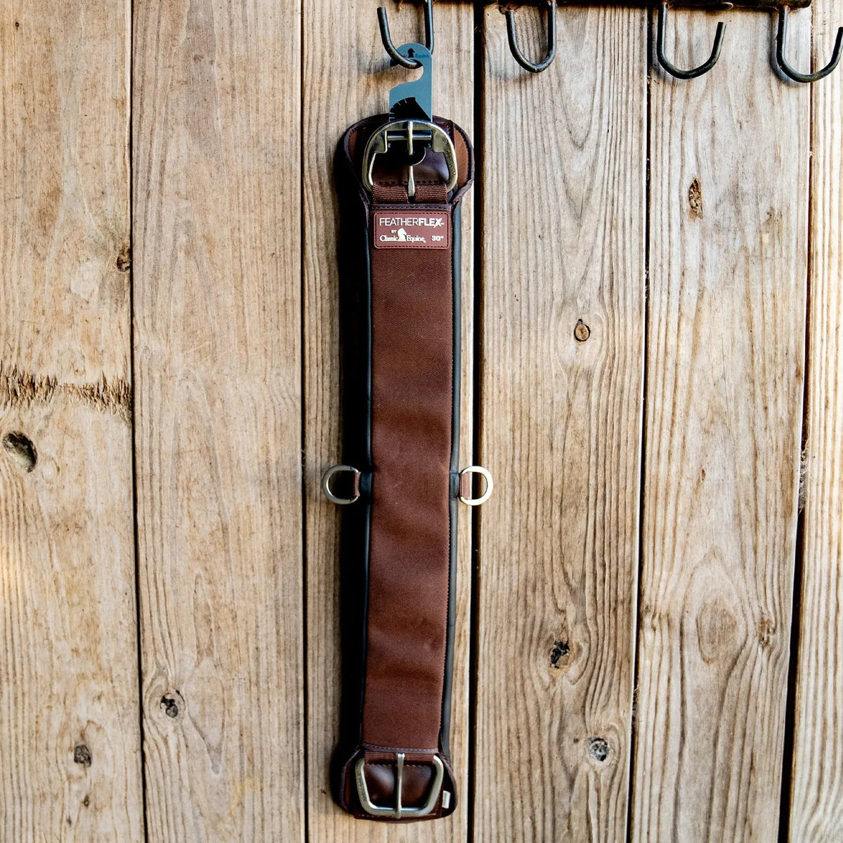 Sangle western Feather Flex Classic Equine conçue pour le confort du cheval et la stabilité de la selle, marron 