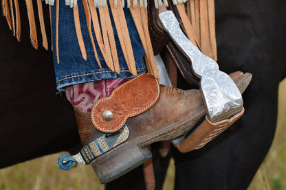 Paire d'étriers western François Gauthier aluminium gravé légers pour compétition et show portés par Josiane Gauthier 