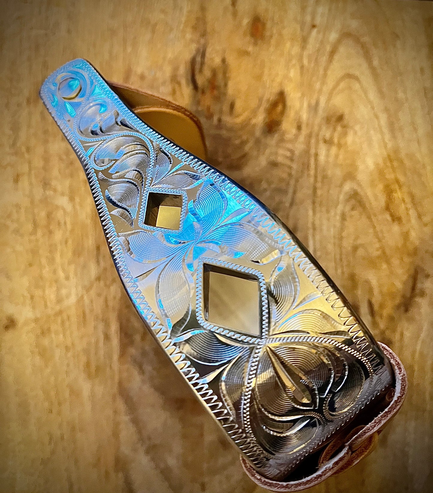 Étriers de show en aluminium gravés Cut Out Diamonds modèle losanges pour selle western