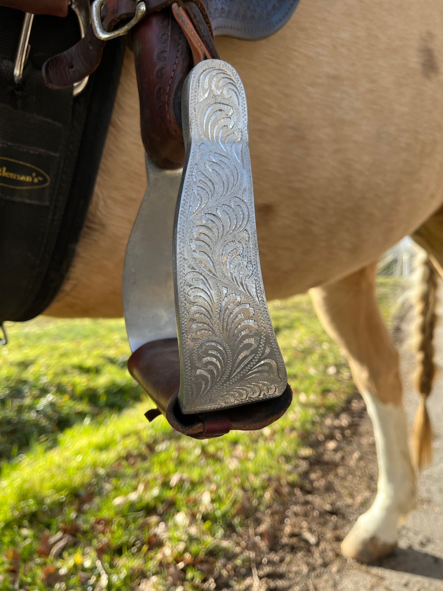 Étriers western en aluminium gravés