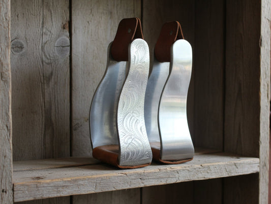 Étriers western en aluminium gravés