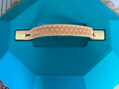 laniere en cuir sur le chapeau western k and d equestrian