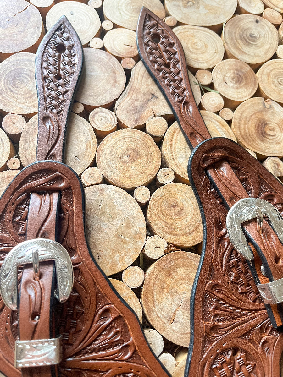 Lanières d'éperons western pour hommes en cuir avec boucles gravées, tooling floral et motif basket, zoom tooling