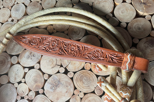 Romals western en rawhide et cuir, couleurs naturelle et cognac, avec tooling floral décoratif