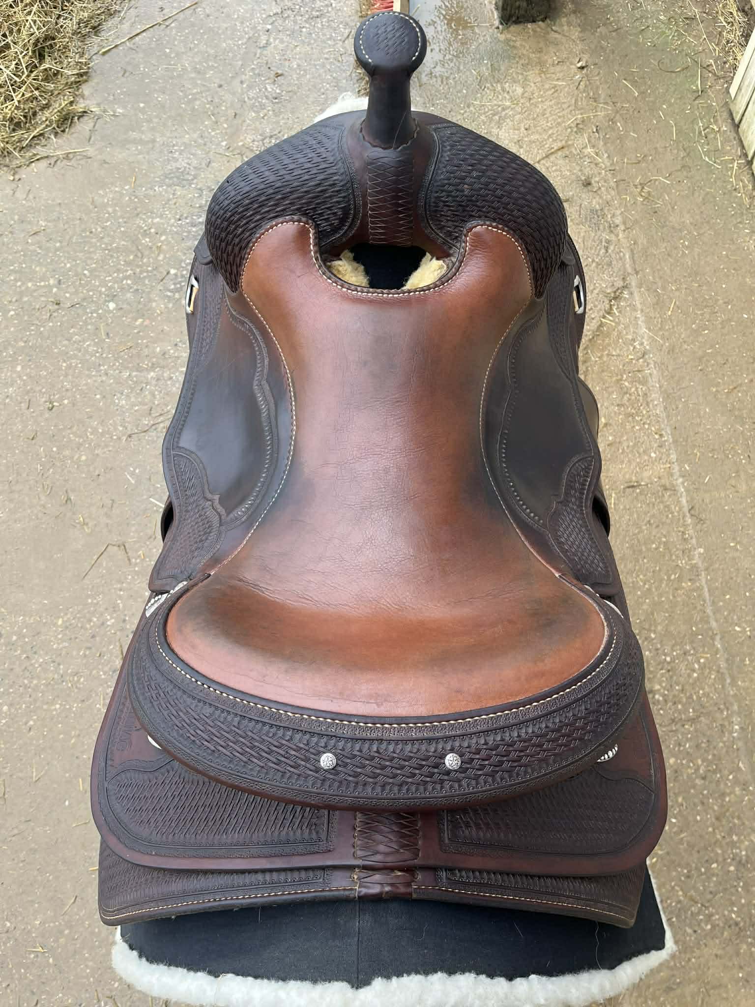 Selle de reining Tom Winter Reiniac en cuir pour performance western, vue sur le siège