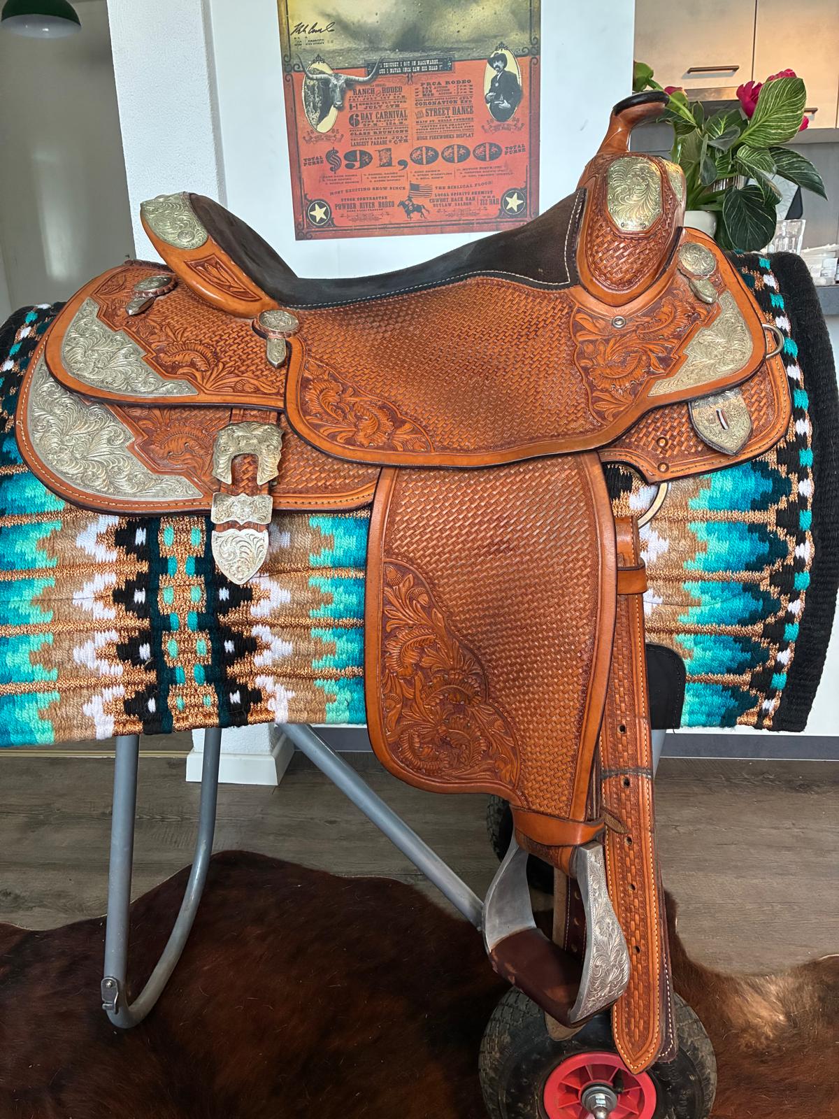 Selle western Billy Cook Show 16 pouces chestnut huilé style show - selle western américaine de dépôt client pour cheval côté droit