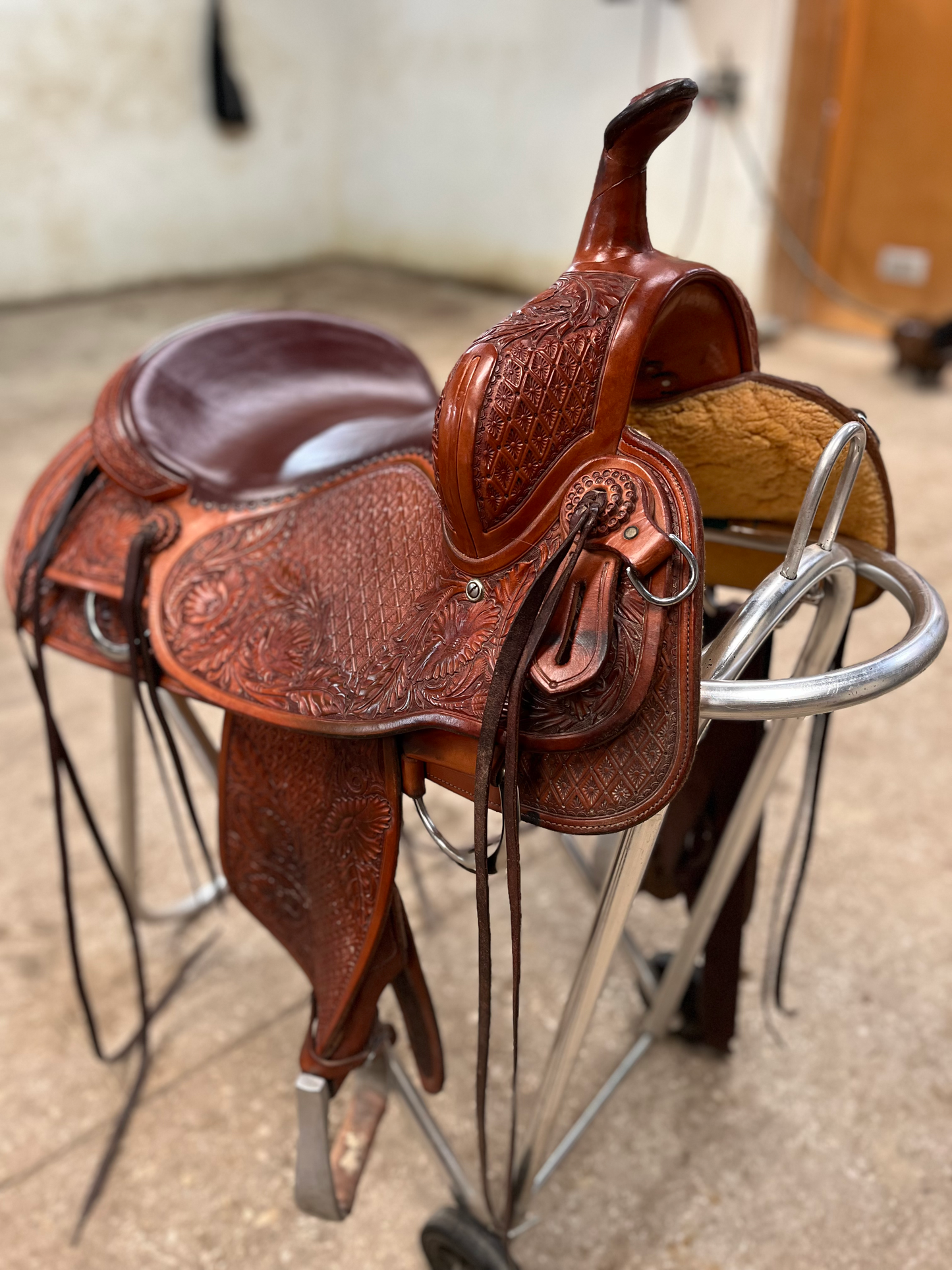 Pedro Pedrini Cutting Saddle – Artisanal Manufacturing | 16" seat 