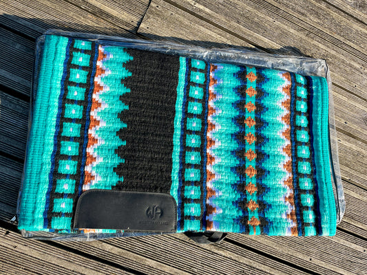 Show Pad Western WA square arrow, de chez Western Apparel, couleurs turquoise, blanc et cognac