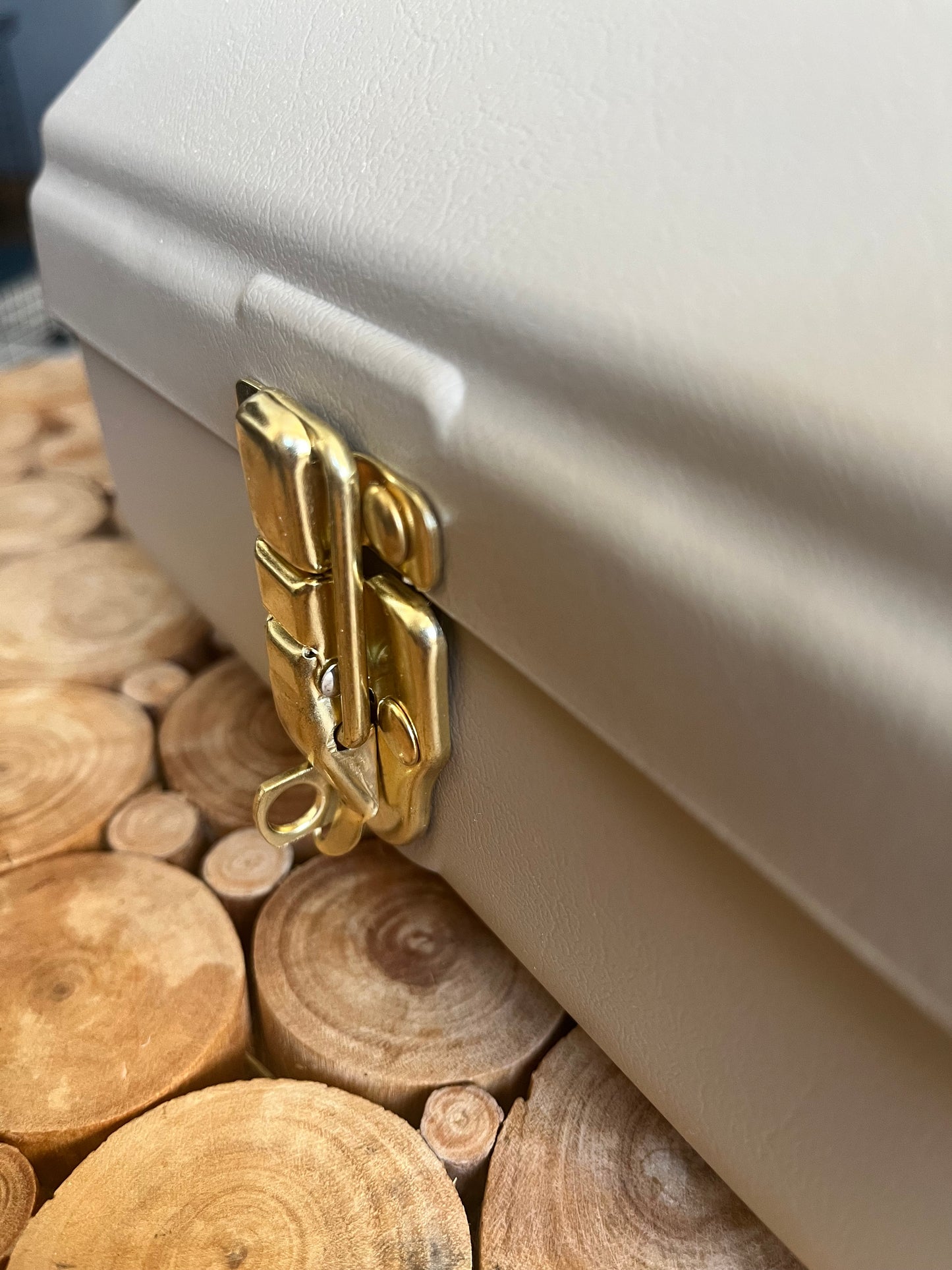 Boîte à chapeaux western K and D Equestrian sable avec poignée en cuir et fermetures verrouillables-2