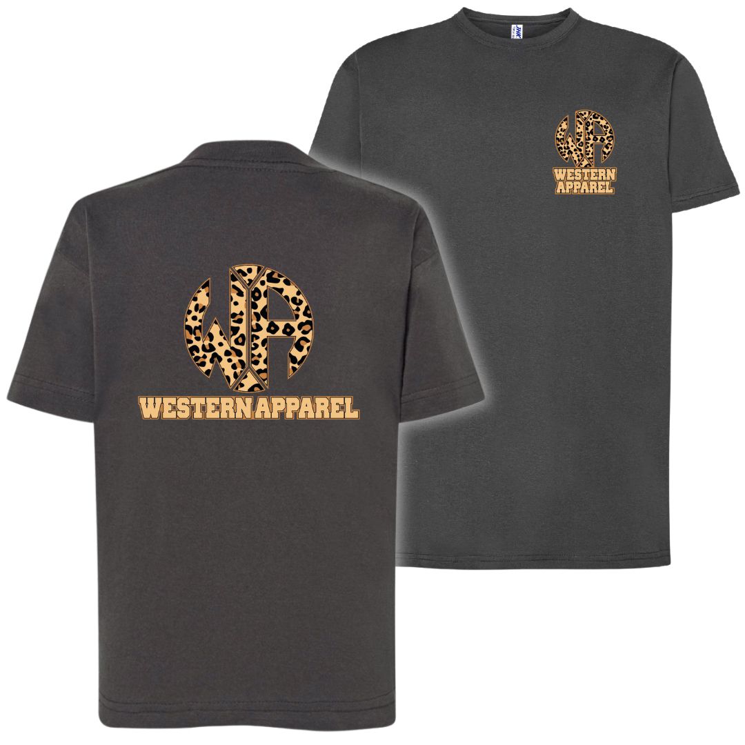 T-Shirt enfant gris anthracite Western Apparel avec logo poitrine côté cœur et grand logo leopard Western Apparel dans le dos