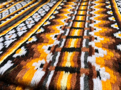 Tapis de show western premium en laine mérinos jaune, gris, noir et blanc pour selle western, gros plan
